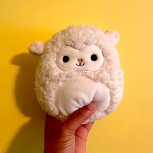 Five inch cb exclusive Sophie the squishmallow